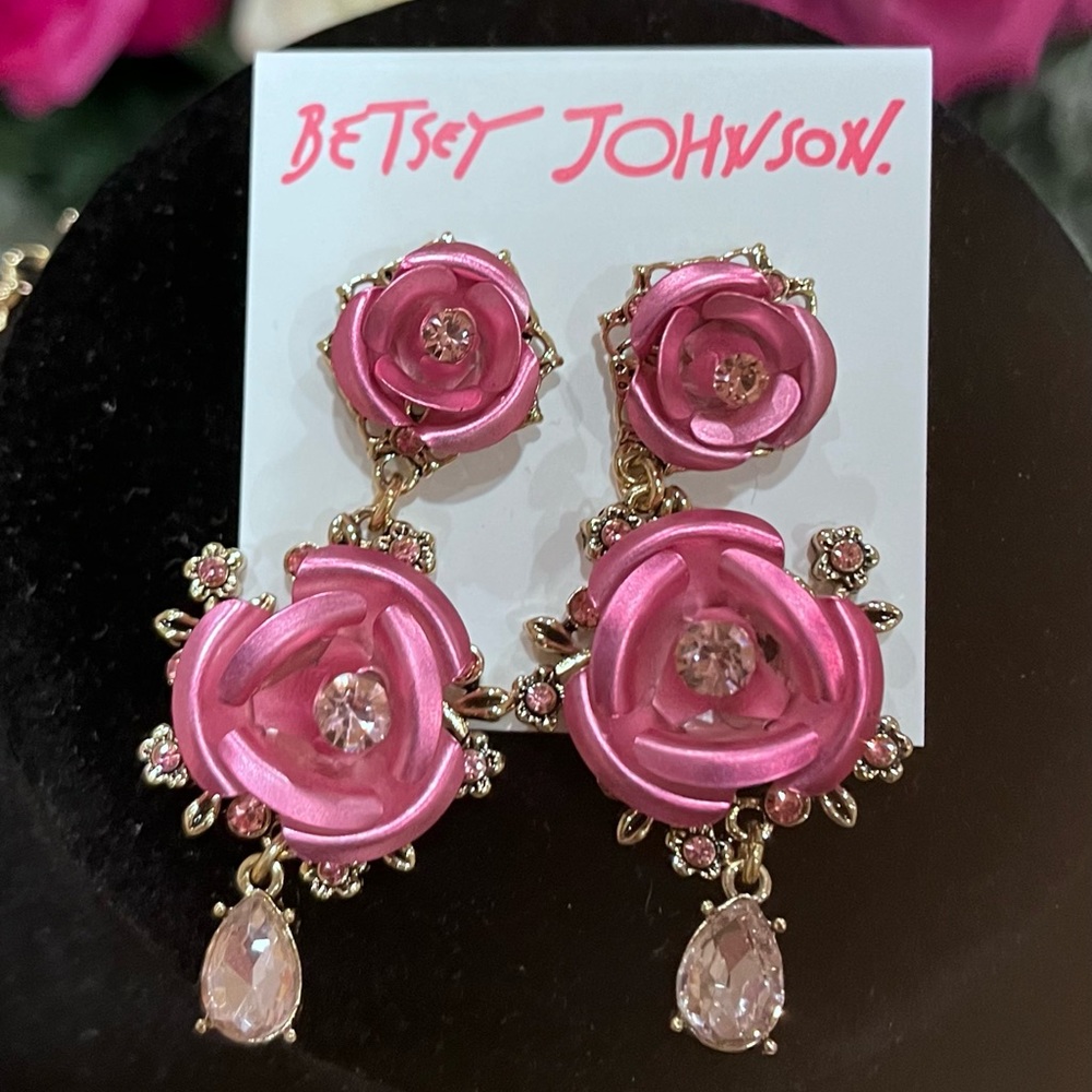 Betsy Johnson Women’s Rose Necklace and Earrings set. - Picture 5 of 6